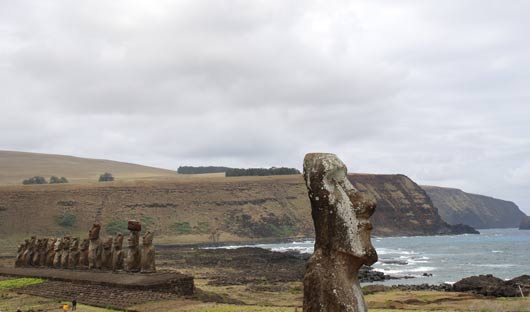 easter-island-moai